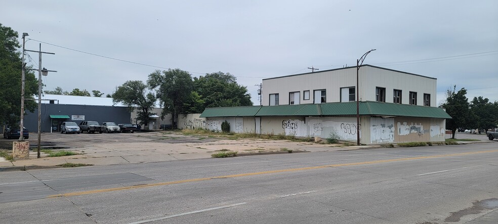 914 E Harry St, Wichita, KS for sale - Building Photo - Image 1 of 3