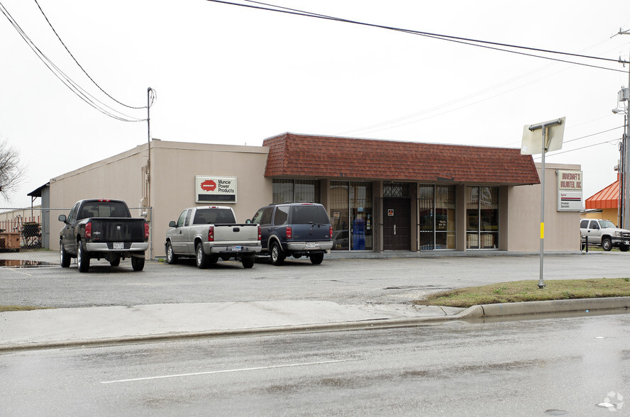 150 S WW White Rd, San Antonio, TX for lease - Building Photo - Image 3 of 5