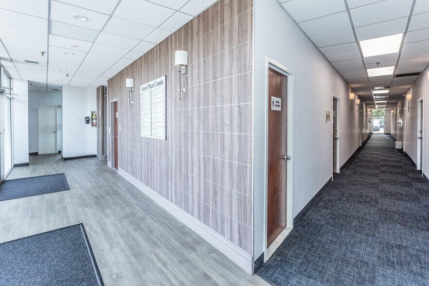 1097 Old Country Rd, Plainview, NY for lease - Lobby - Image 3 of 34