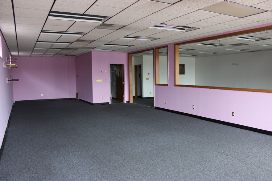 1384-1388 Dixwell Ave, Hamden, CT for lease - Interior Photo - Image 3 of 41