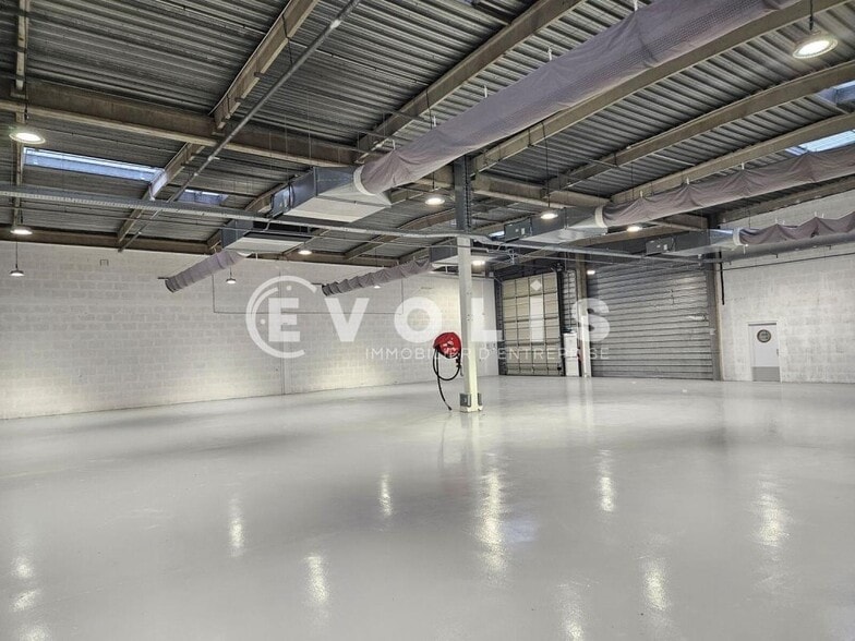 Flex in Massy for lease - Interior Photo - Image 2 of 23