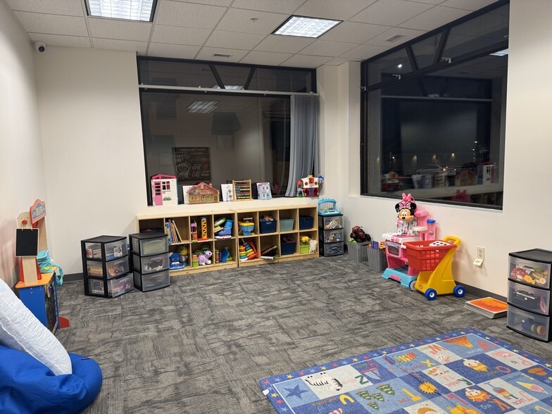 34 Sumner Ave, Springfield, MA for sale - Interior Photo - Image 3 of 7