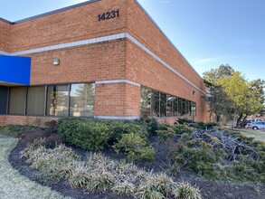 14231 Willard Rd, Chantilly, VA for lease Building Photo- Image 2 of 26