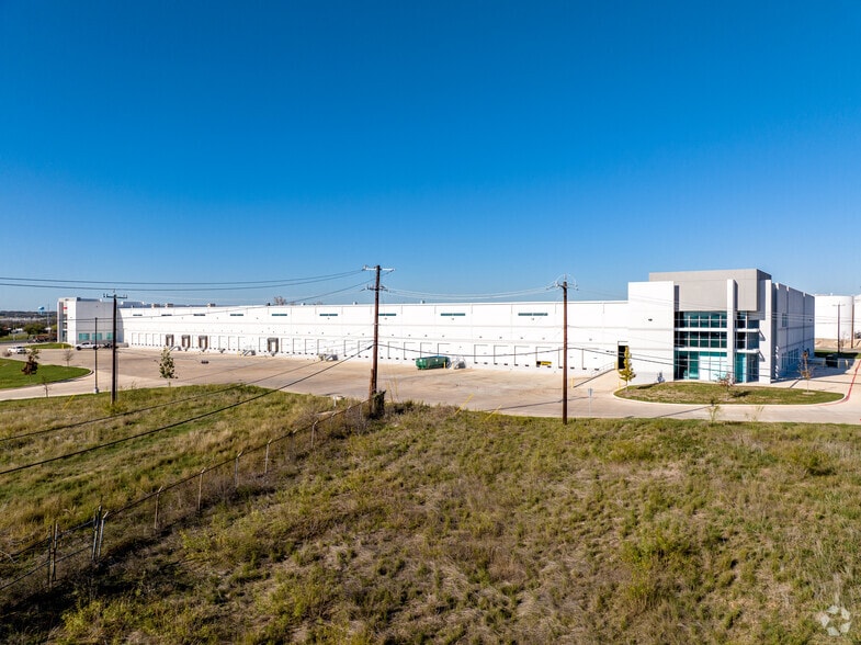 4210 N IH-35, San Antonio, TX for lease - Building Photo - Image 2 of 3