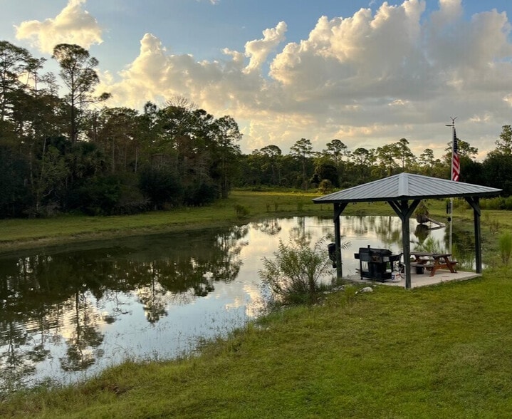 007 Misty Morning Ln, Fort Myers, FL for sale - Building Photo - Image 3 of 24