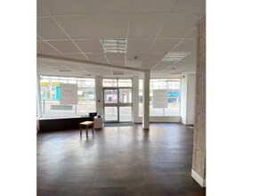 35 The Triangle, Bournemouth for lease Interior Photo- Image 2 of 6