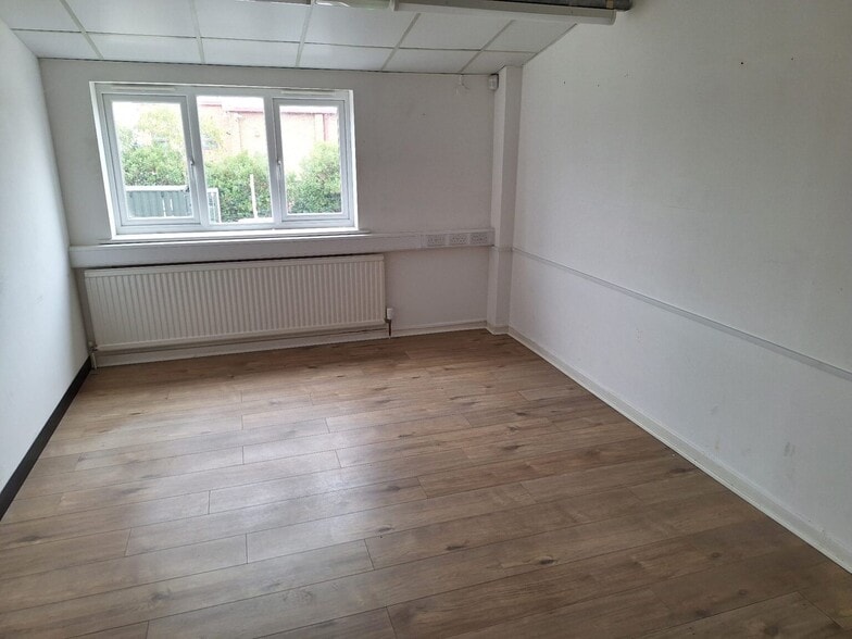 140 Cowley Rd, Cambridge for lease - Interior Photo - Image 2 of 6