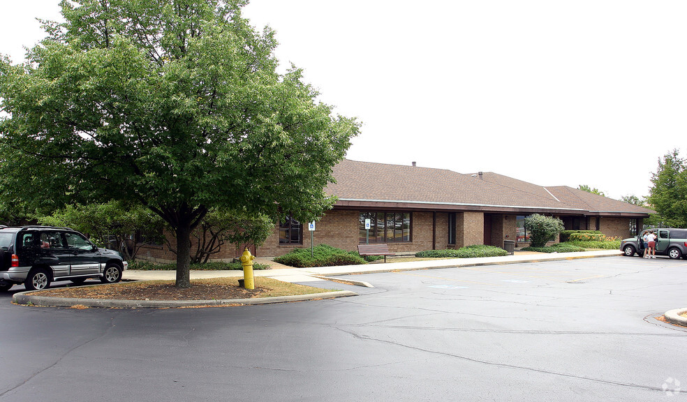 501 Thornhill Dr, Carol Stream, IL for lease - Building Photo - Image 2 of 4