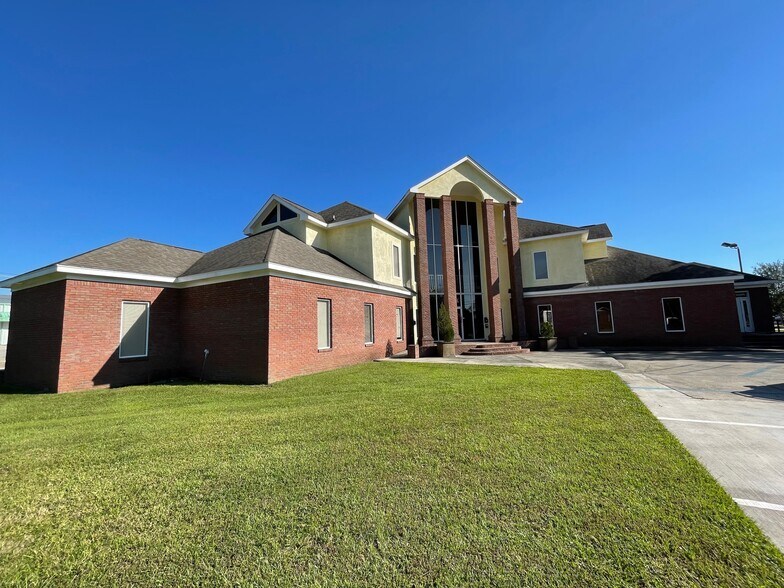 117 N Main St, Petal, MS 39465