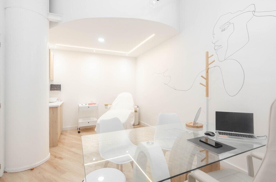 Retail in Oviedo, Asturias for lease - Interior Photo - Image 2 of 30