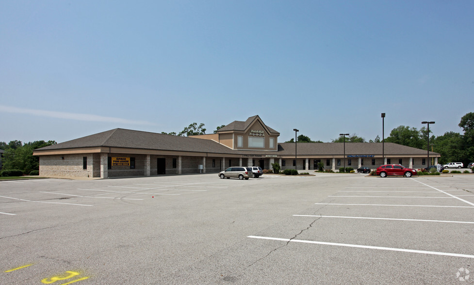 360 N Main St, Bluffton, IN for lease - Building Photo - Image 1 of 6