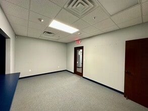 28533 Spring Trails Rdg, Spring, TX for lease Interior Photo- Image 1 of 7