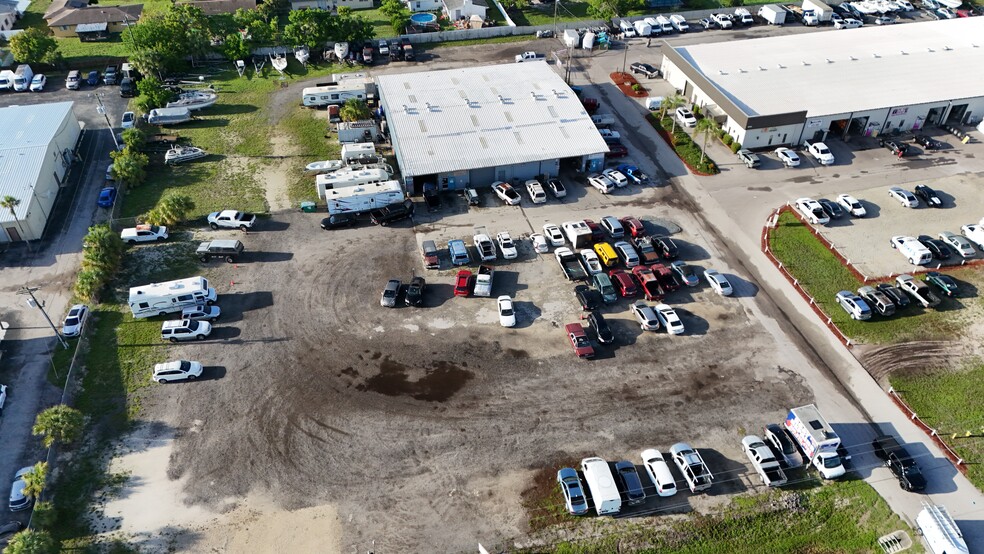 1044 NE Pine Island Rd, Cape Coral, FL for sale - Building Photo - Image 1 of 4