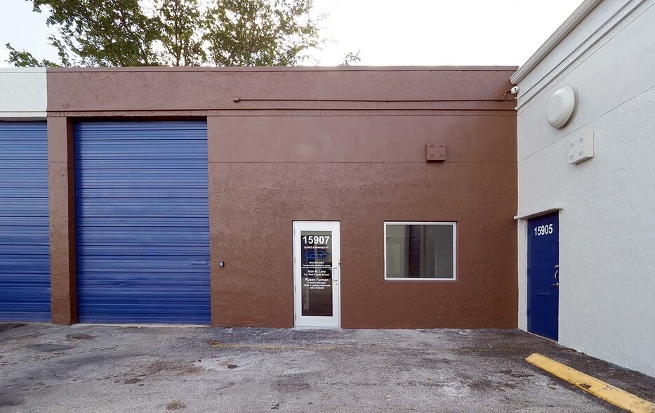 15900-15998 NW 48th Ave, Miami Gardens, FL for lease - Building Photo - Image 1 of 9