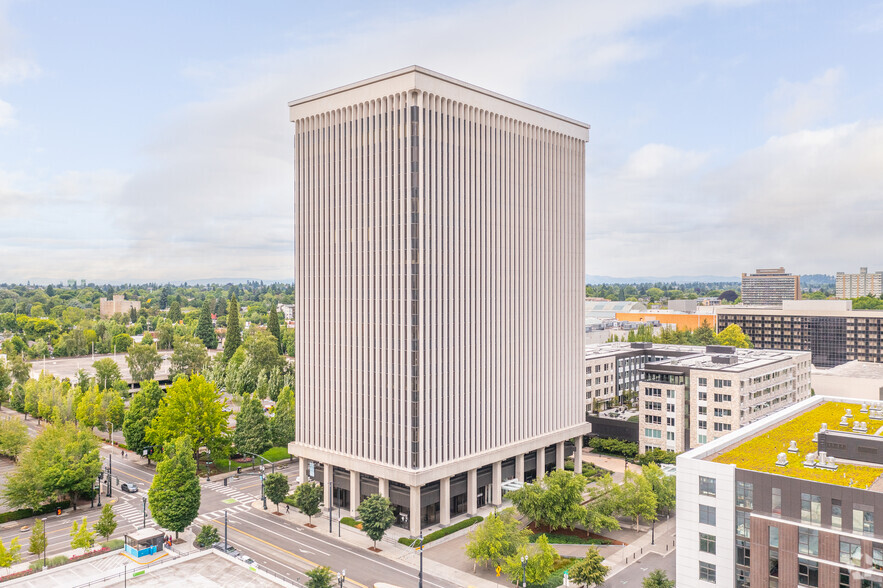 700 NE Multnomah St, Portland, OR for lease - Primary Photo - Image 1 of 4