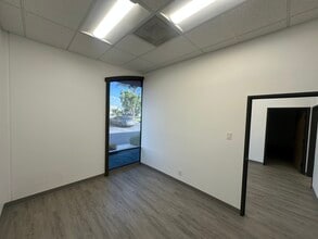 2700 S Main St, Santa Ana, CA for lease Interior Photo- Image 2 of 8