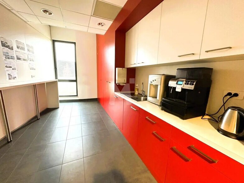 Office in Wissous for lease - Interior Photo - Image 3 of 16