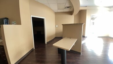 1650 W Northwest Hwy, Grapevine, TX for lease Interior Photo- Image 2 of 13