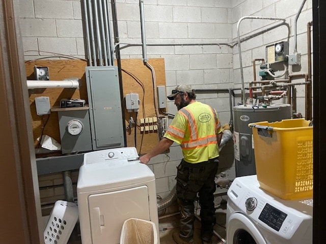 421 5th St, Centuria, WI for sale - Interior Photo - Image 3 of 19