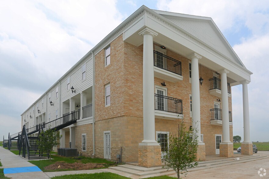 680 E Ocean Blvd, Los Fresnos, TX for lease - Building Photo - Image 3 of 23