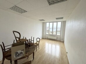 Office in Versailles for lease Interior Photo- Image 2 of 5