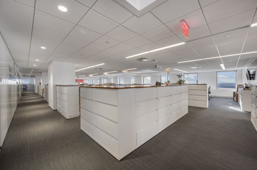 1 New York Plz, New York, NY for lease - Interior Photo - Image 2 of 50