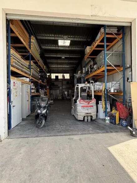 Industrial in Fréjus for lease - Interior Photo - Image 2 of 4