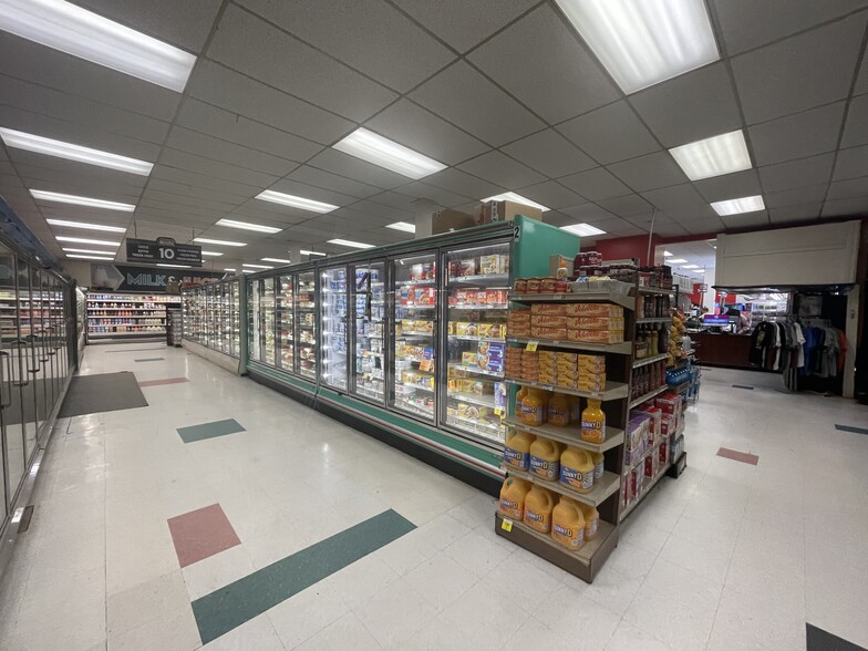 1017 4th Ave, Coraopolis, PA for lease - Building Photo - Image 3 of 11