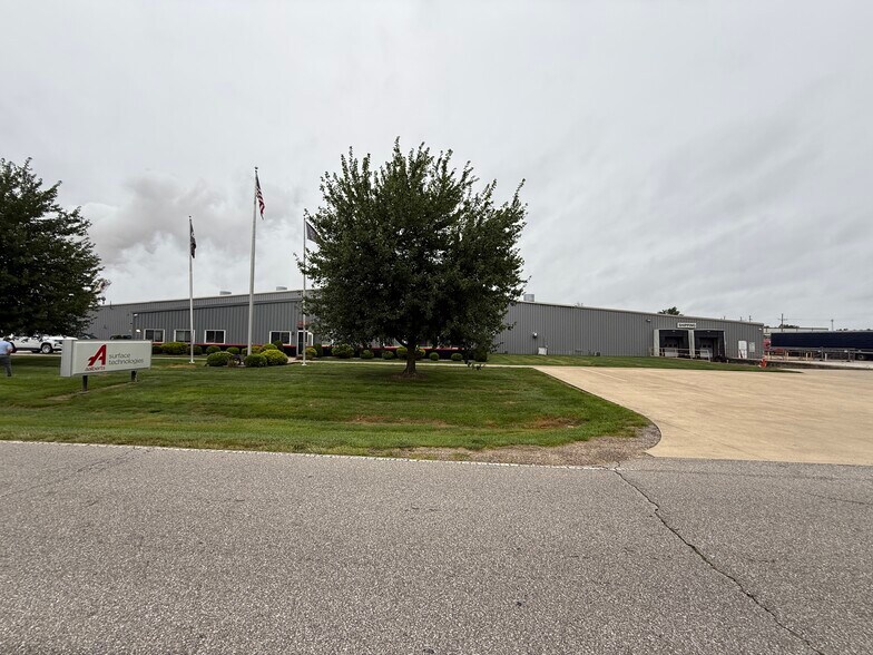 1300 Industrial Dr, North Vernon, IN for lease - Primary Photo - Image 1 of 4