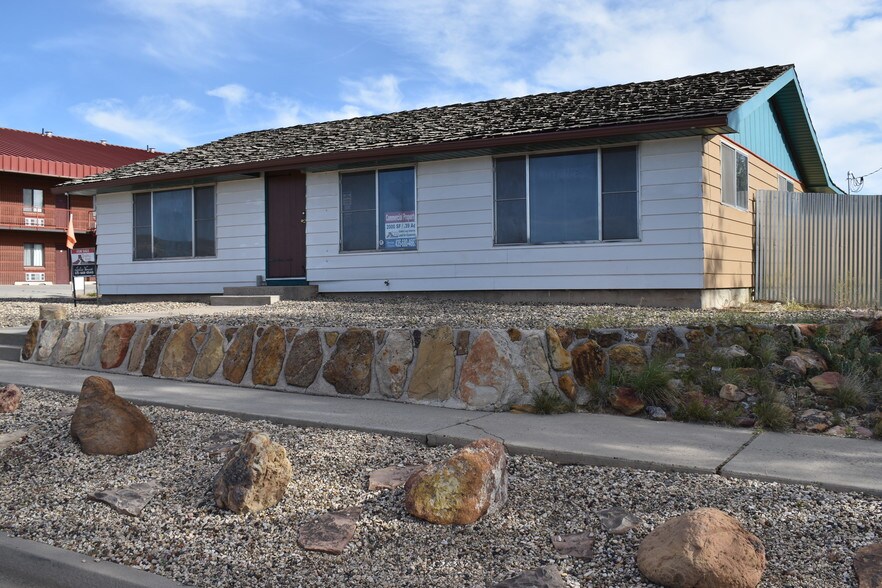 360 W Main St, Escalante, UT for sale - Building Photo - Image 1 of 1