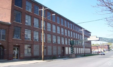 811 Court St, Utica, NY for lease - Building Photo - Image 3 of 8