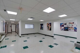 9550 Regency Square Blvd, Jacksonville, FL for lease Interior Photo- Image 2 of 8