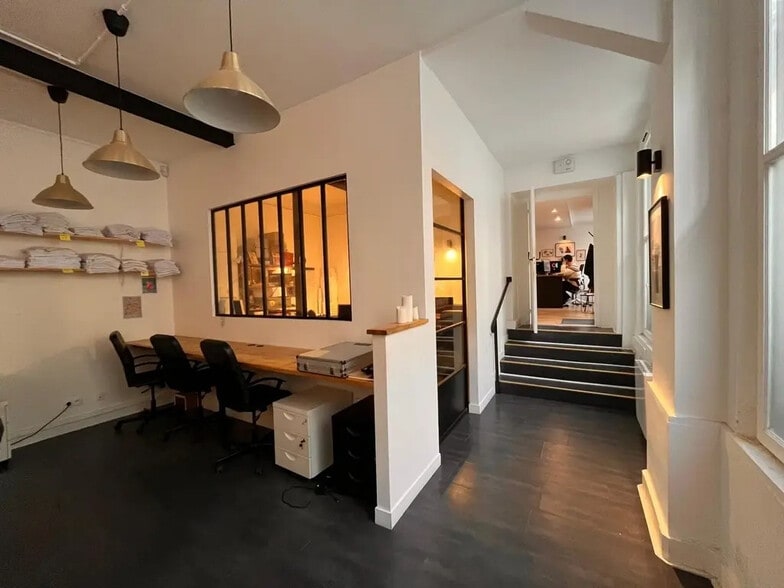 Office in Paris for lease - Interior Photo - Image 1 of 6
