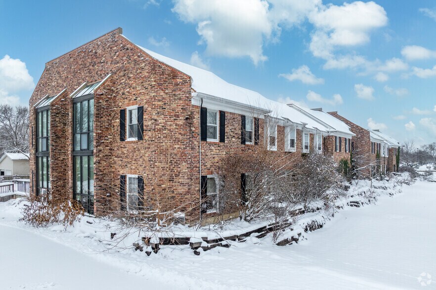 100 W Roosevelt Rd, Wheaton, IL for sale - Primary Photo - Image 1 of 1