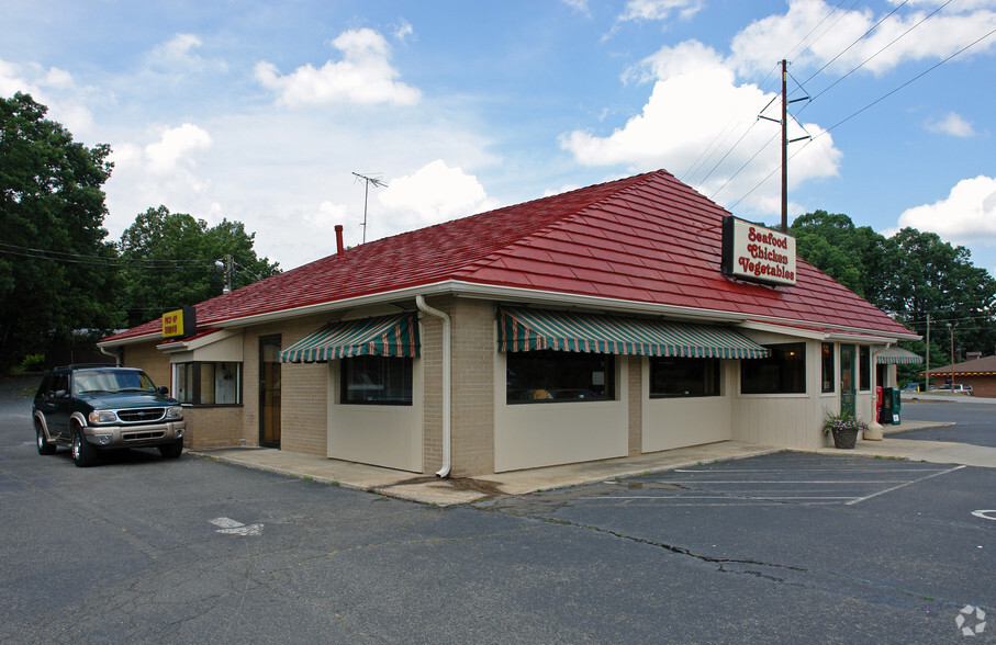 715 E Dixie Dr, Asheboro, NC for sale - Building Photo - Image 1 of 1