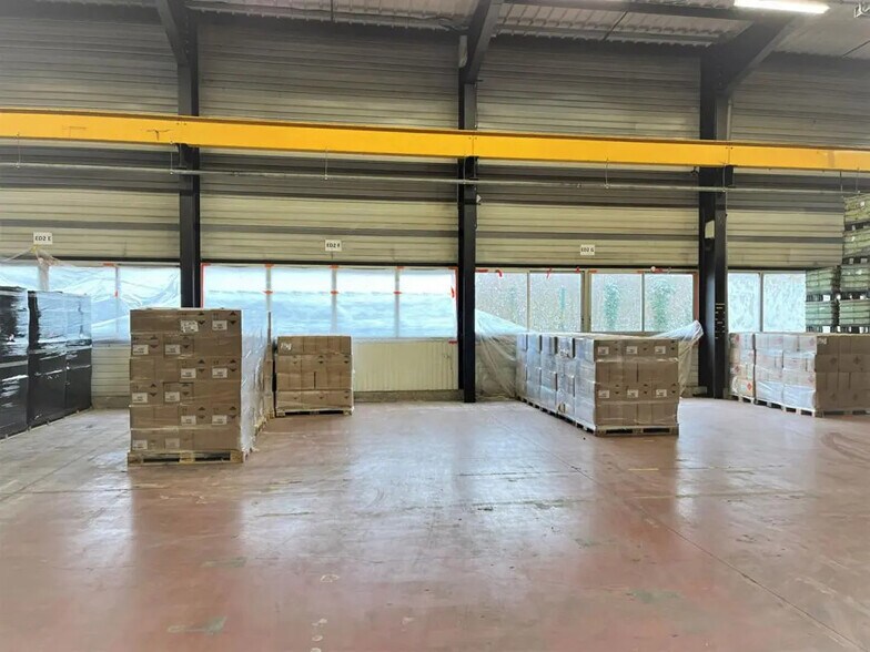 Industrial in Besançon for lease - Interior Photo - Image 3 of 3