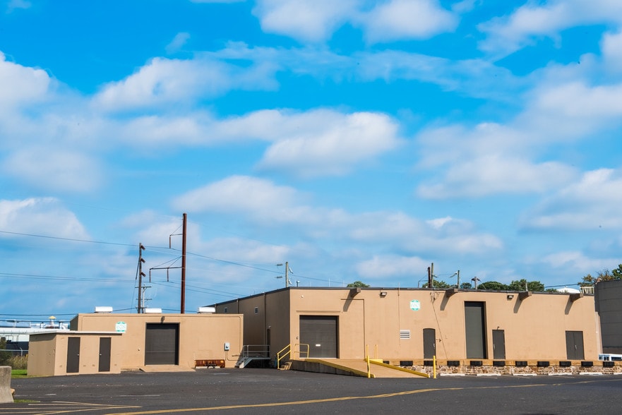 680 Eagle Blvd, Warminster, PA for lease - Primary Photo - Image 1 of 4