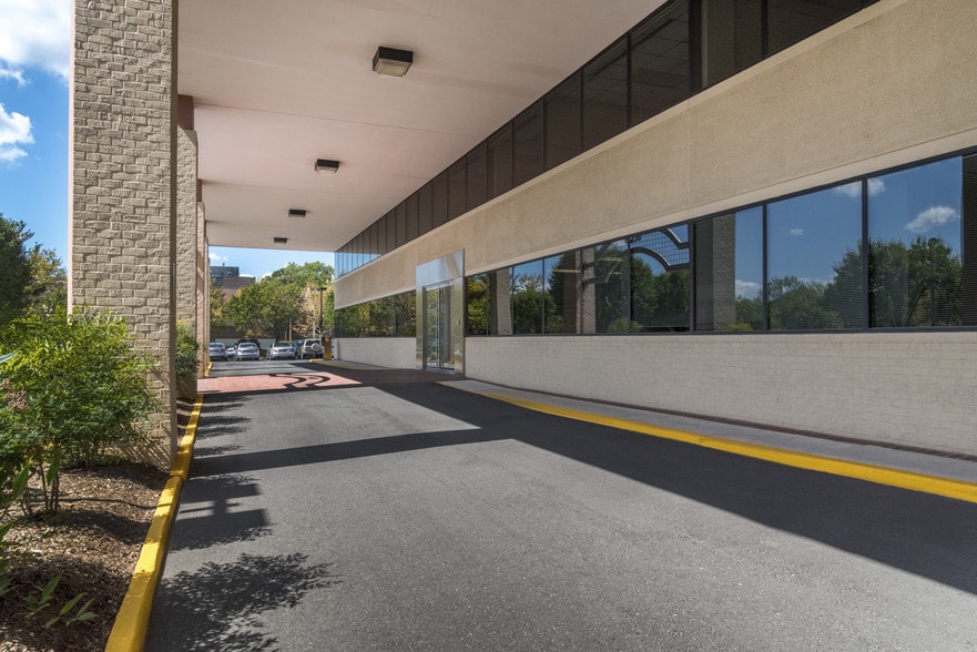 8230 Old Courthouse Rd, Vienna, VA for sale - Building Photo - Image 3 of 8