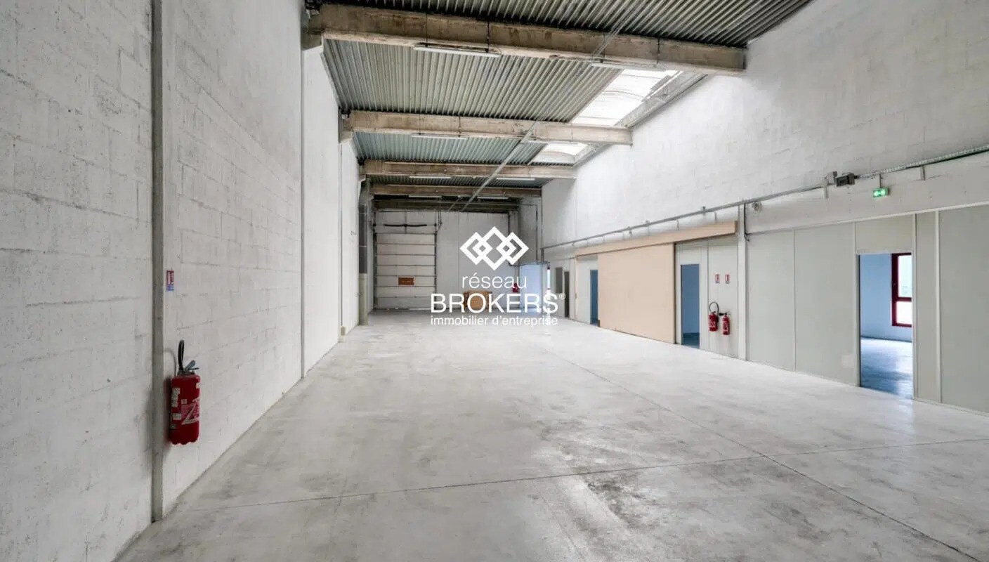 Industrial in Éragny for lease Interior Photo- Image 1 of 3