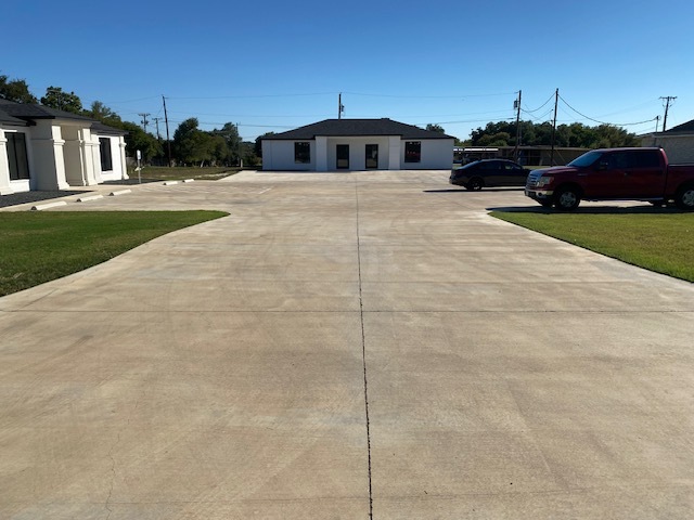 381 Mill Creek Dr, Salado, TX for lease - Building Photo - Image 3 of 24