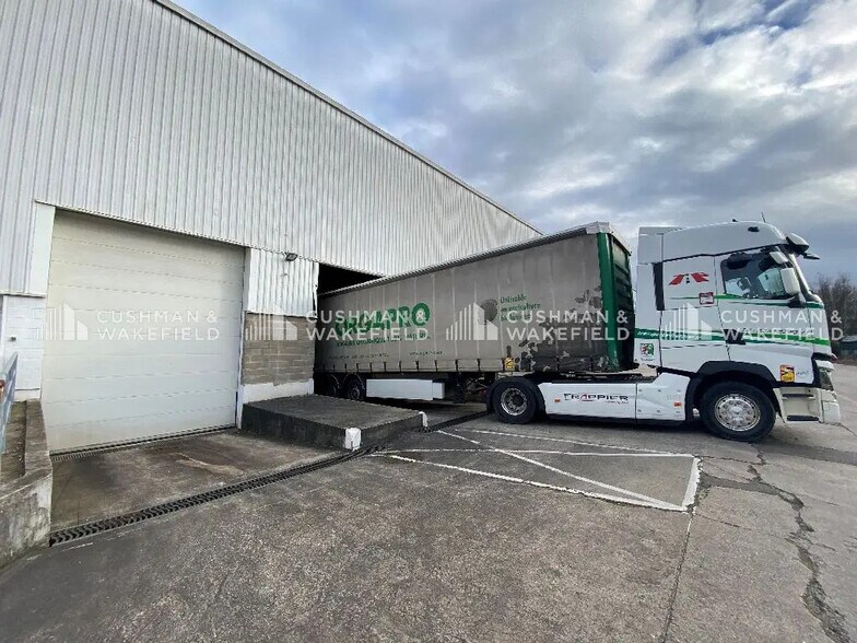 Industrial in Strasbourg for lease - Building Photo - Image 2 of 9