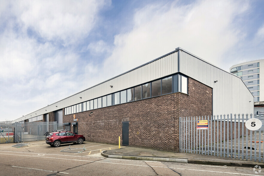 Silverdale Rd, Hayes for lease - Primary Photo - Image 1 of 7