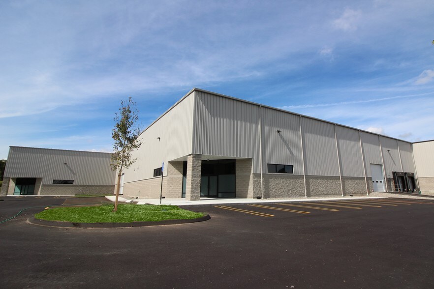 205 Edison Rd, Orange, CT for sale - Building Photo - Image 1 of 1