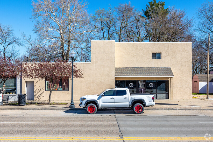 6825 Douglas Ave, Urbandale, IA for lease - Building Photo - Image 3 of 6