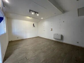 Industrial in La Garde for lease Interior Photo- Image 1 of 4