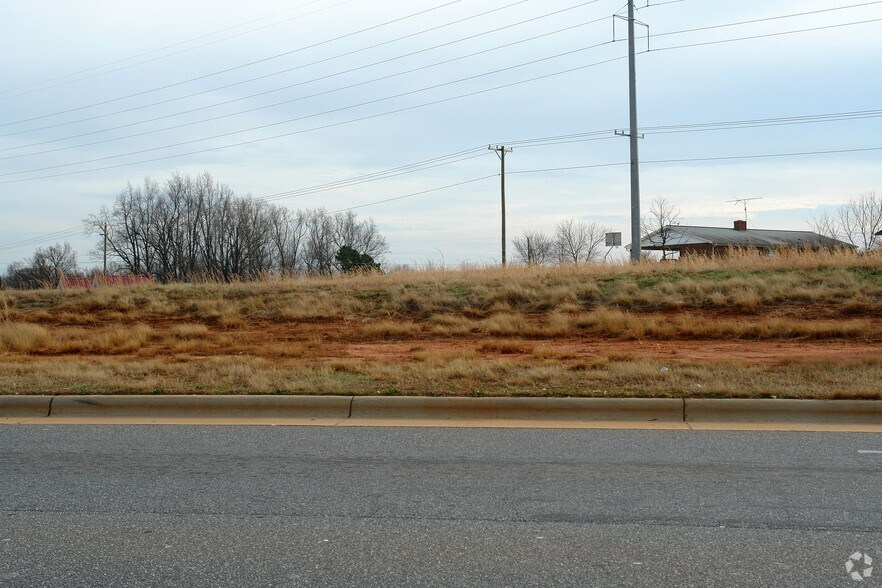 1949 Startown Rd, Hickory, NC 28602