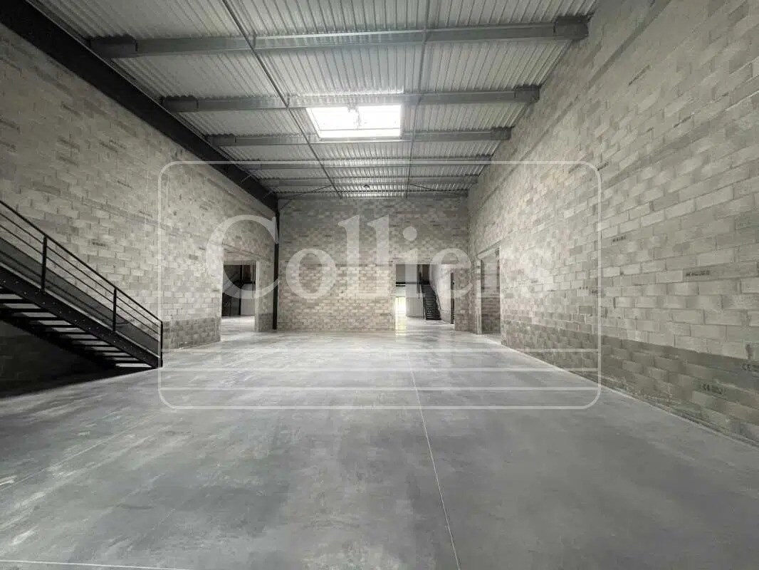 Flex in Manosque for lease Building Photo- Image 1 of 13