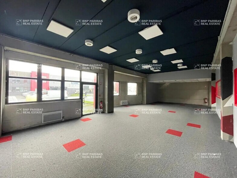 Office in Hallennes-lez-Haubourdin for lease - Building Photo - Image 3 of 11