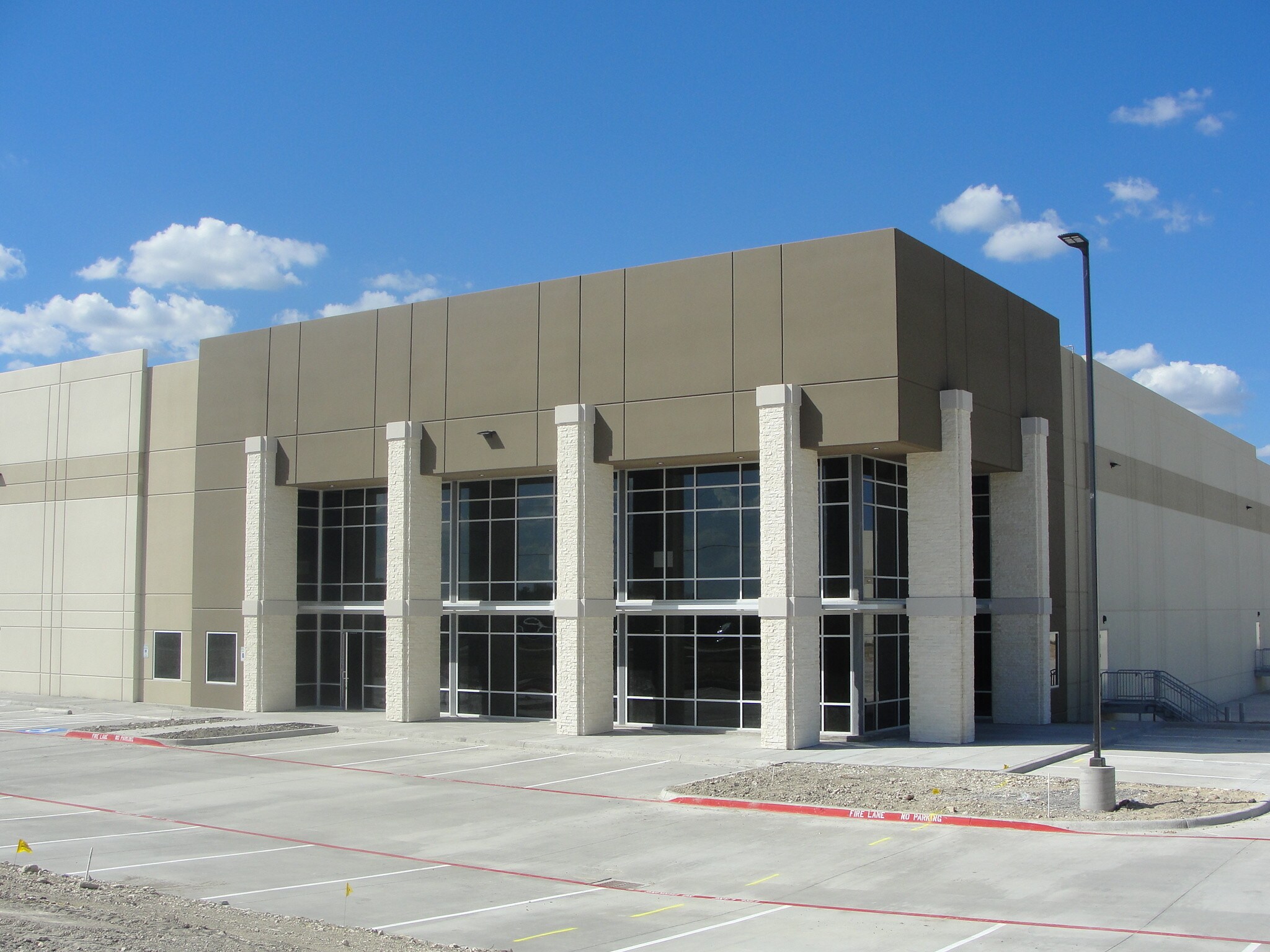 2627 W Danieldale Rd, Dallas, TX for sale Primary Photo- Image 1 of 1