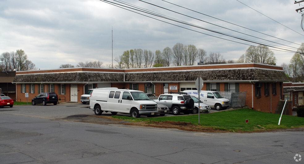 9230-9232 Warren St, Silver Spring, MD for lease - Building Photo - Image 2 of 3